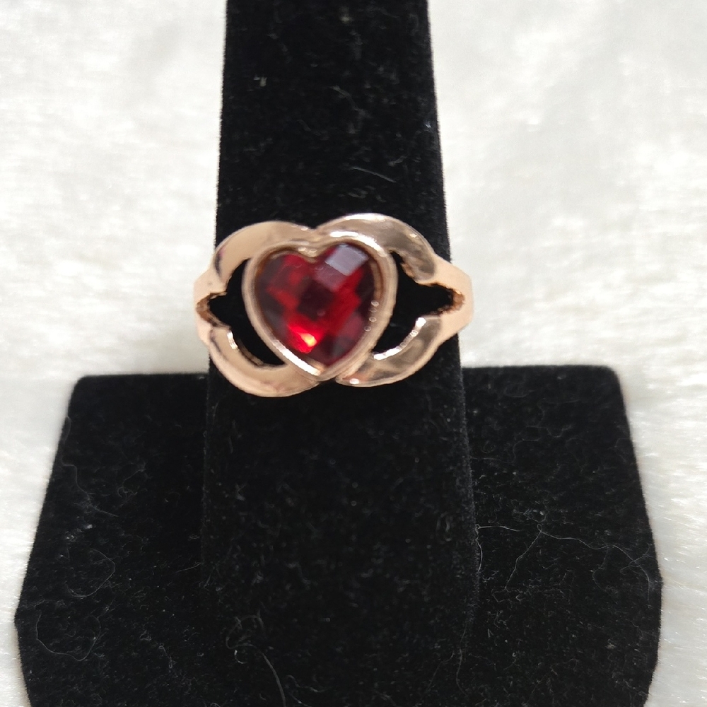 Gold-Tone Heart Red Gemstone Ring.Size 8.5.